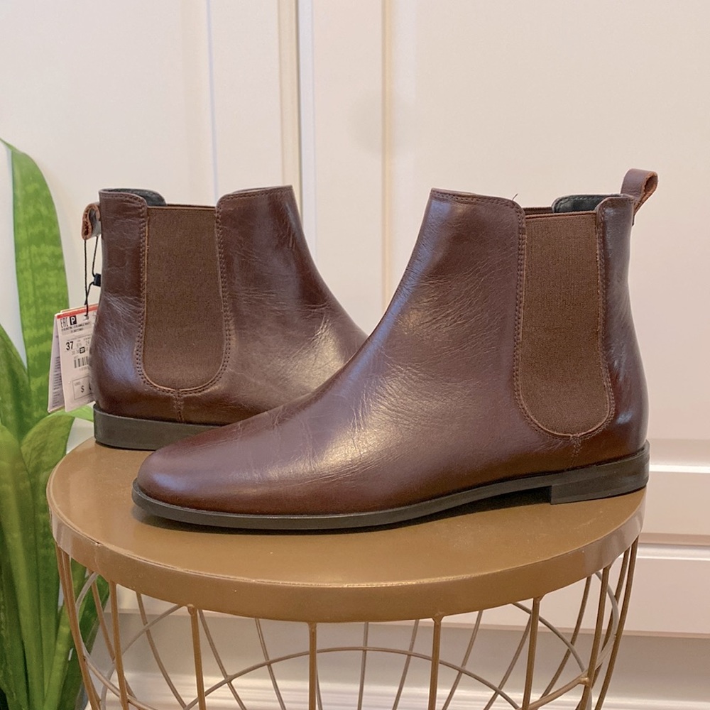 BNWT Chelsea boots